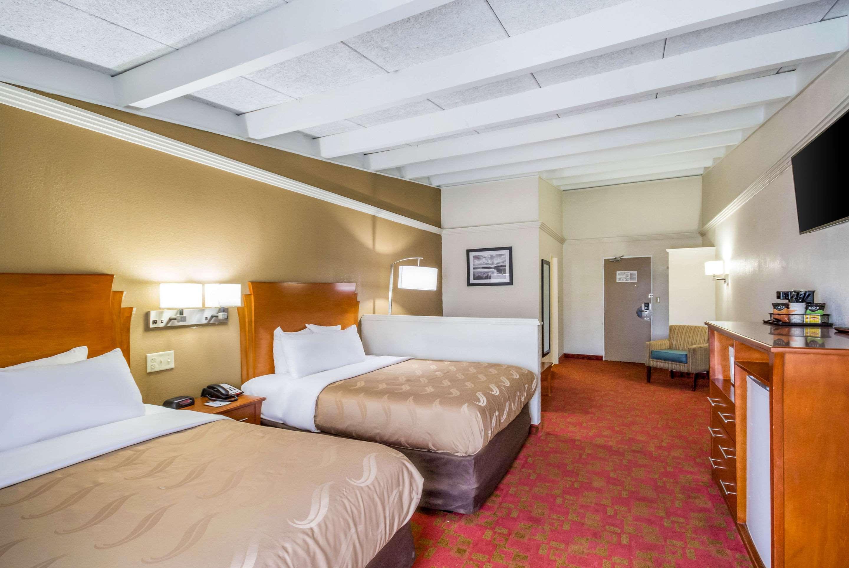 Quality Inn & Suites Kansas City - Independence I-70 East Buitenkant foto
