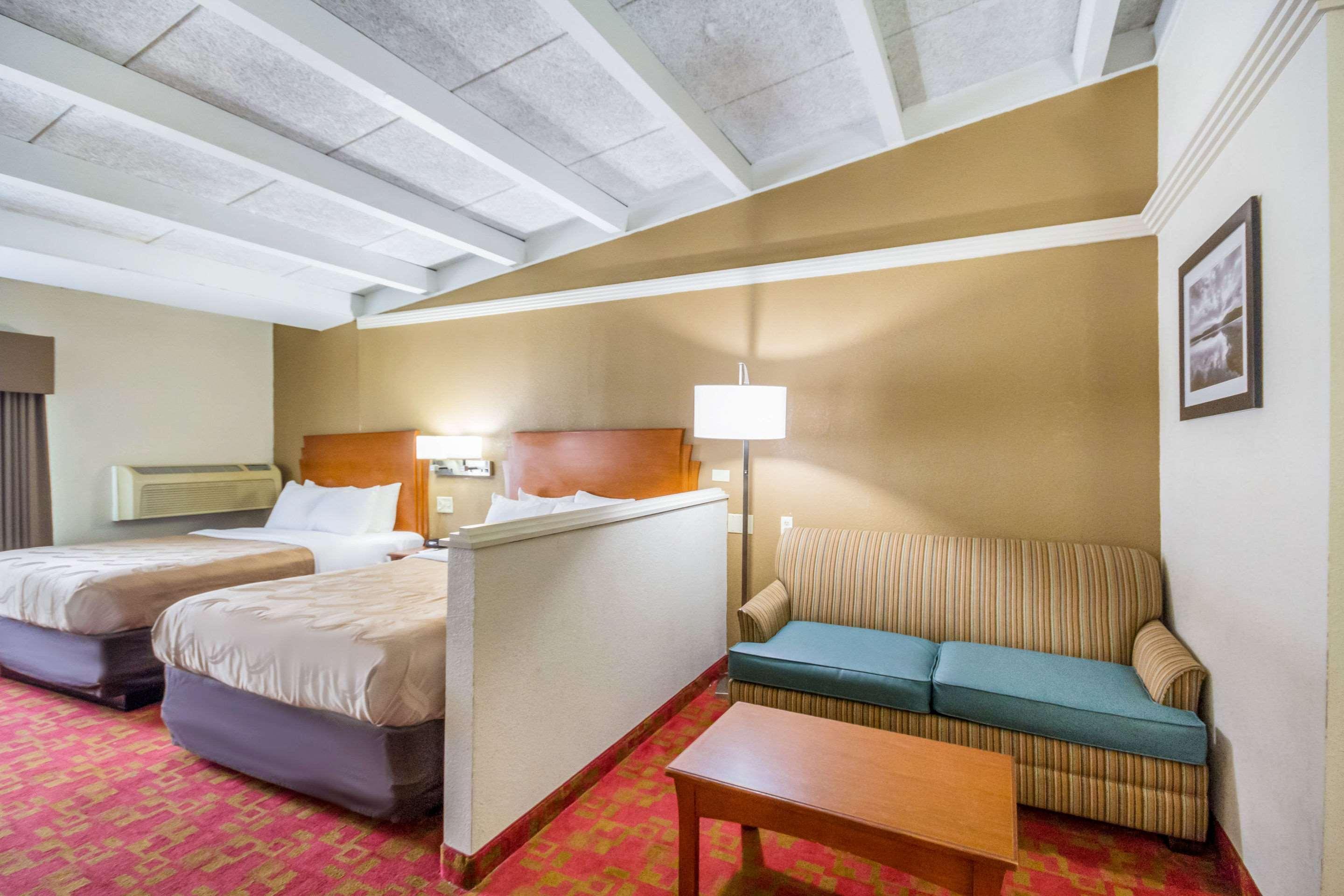 Quality Inn & Suites Kansas City - Independence I-70 East Buitenkant foto