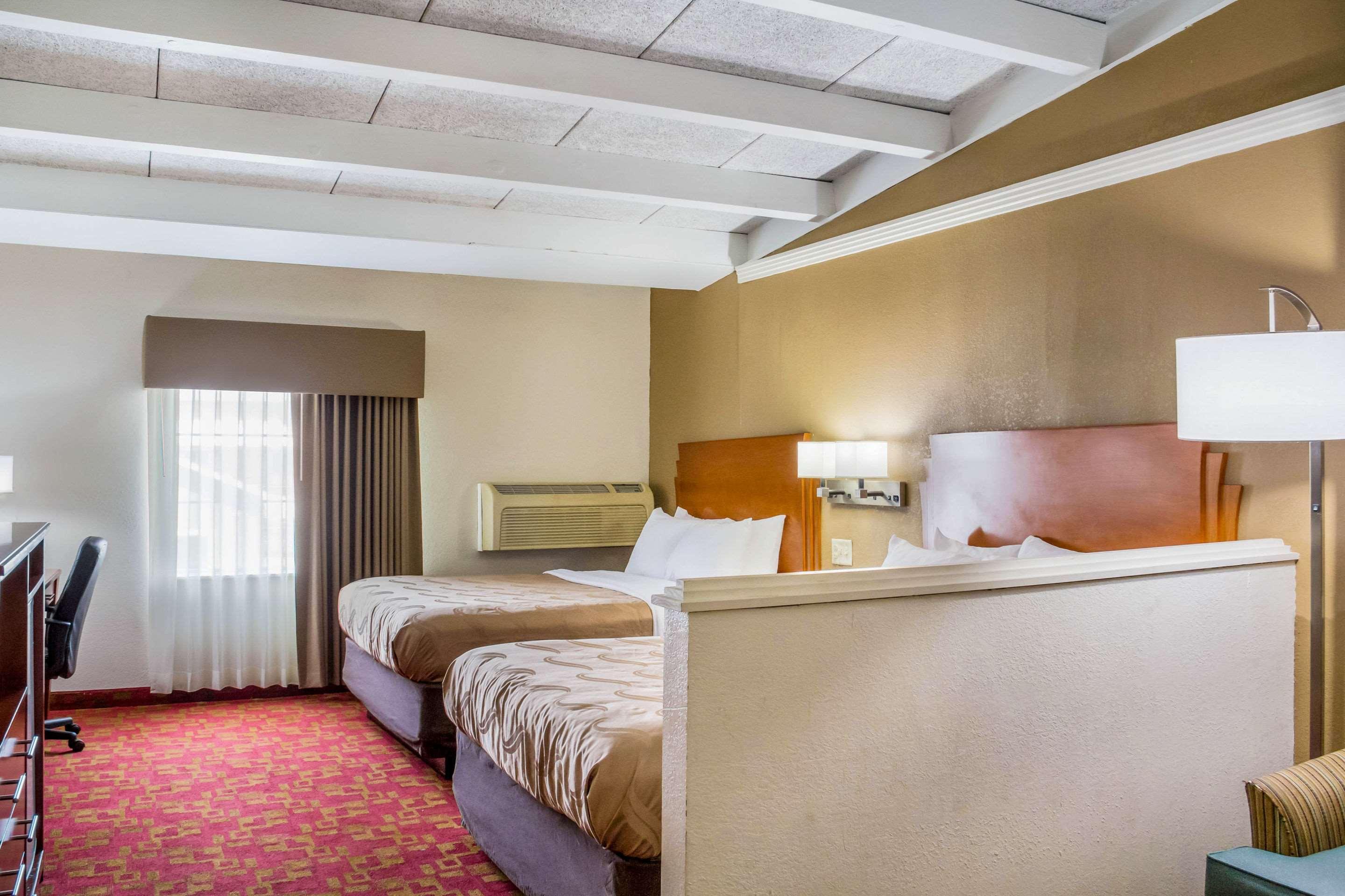 Quality Inn & Suites Kansas City - Independence I-70 East Buitenkant foto