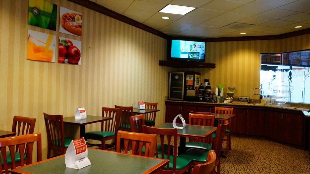 Quality Inn & Suites Kansas City - Independence I-70 East Buitenkant foto