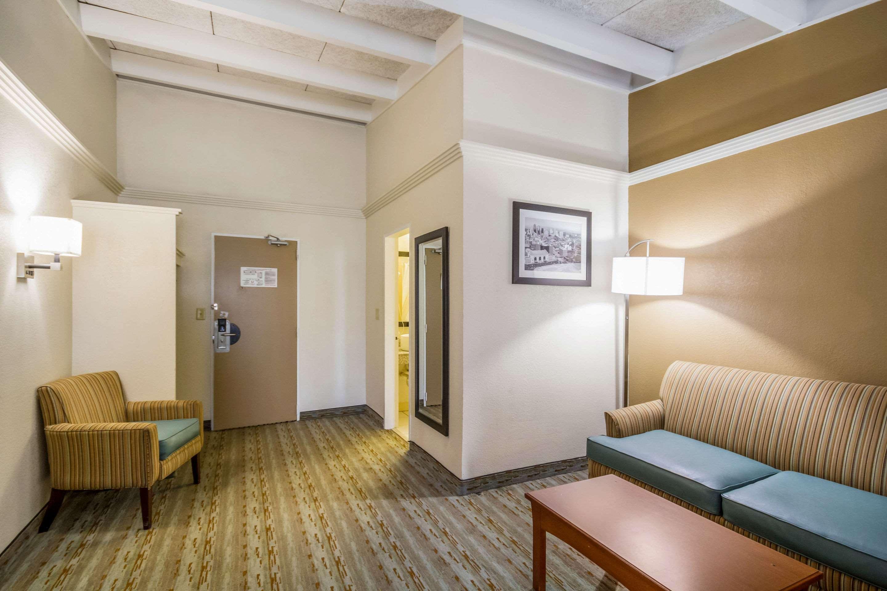 Quality Inn & Suites Kansas City - Independence I-70 East Buitenkant foto