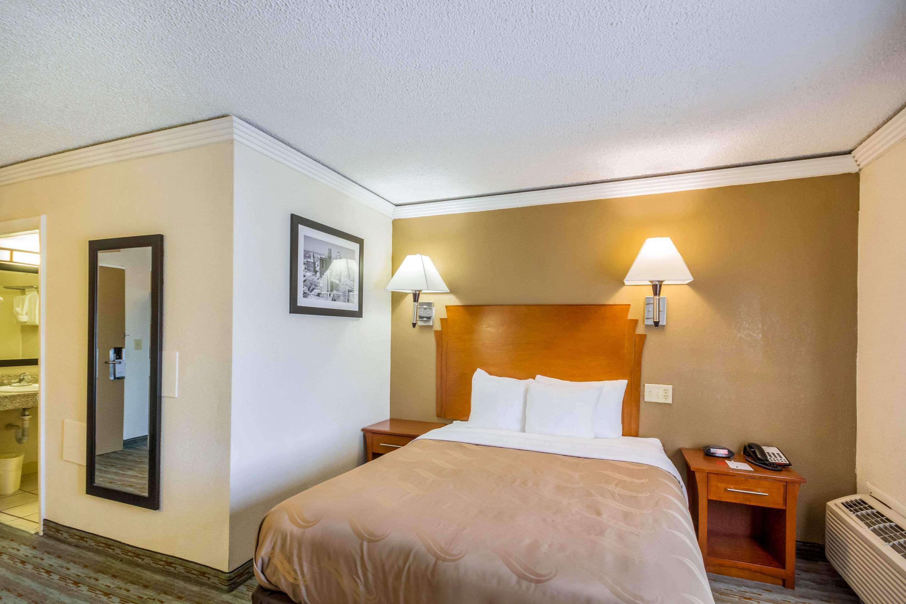 Quality Inn & Suites Kansas City - Independence I-70 East Buitenkant foto