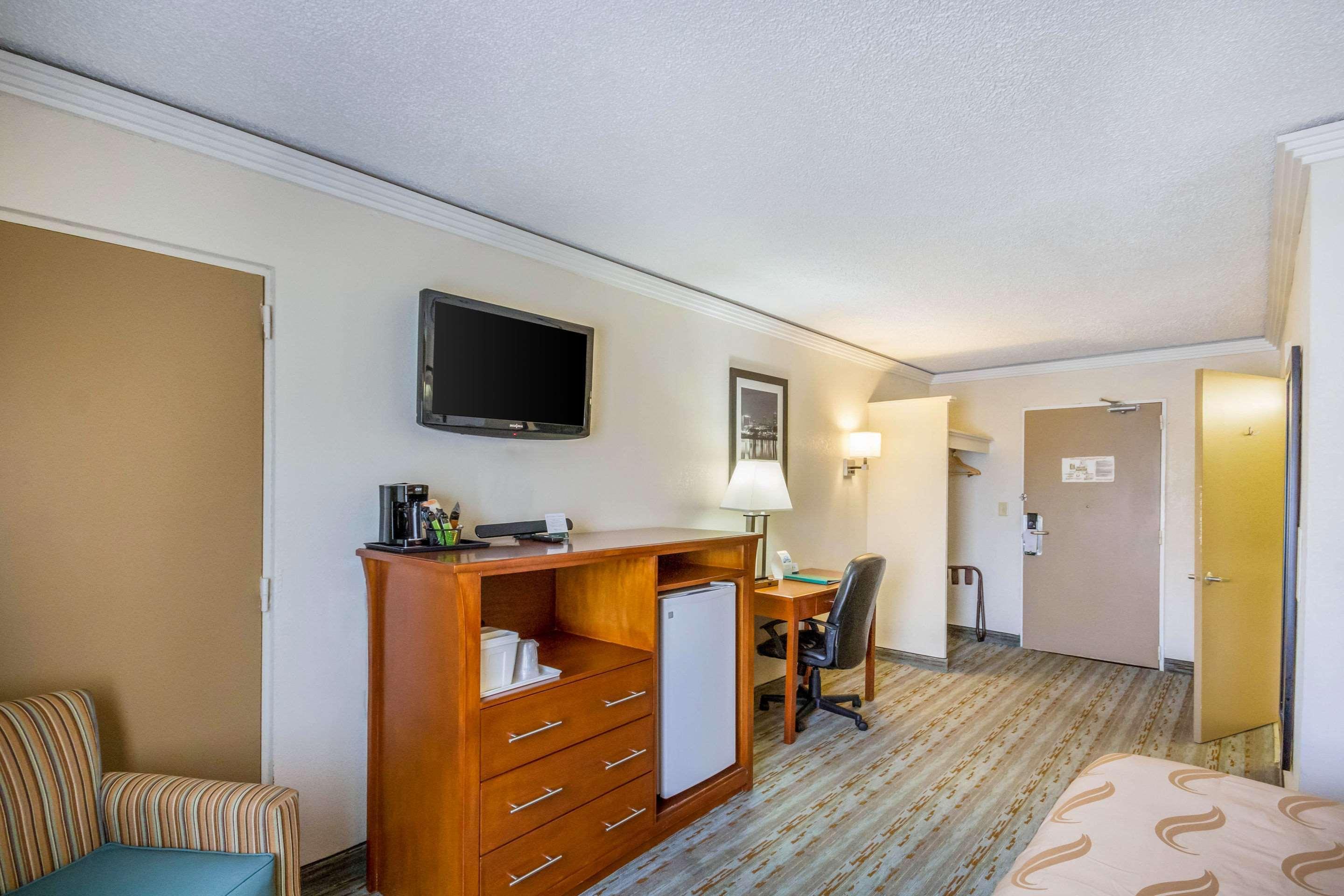 Quality Inn & Suites Kansas City - Independence I-70 East Buitenkant foto