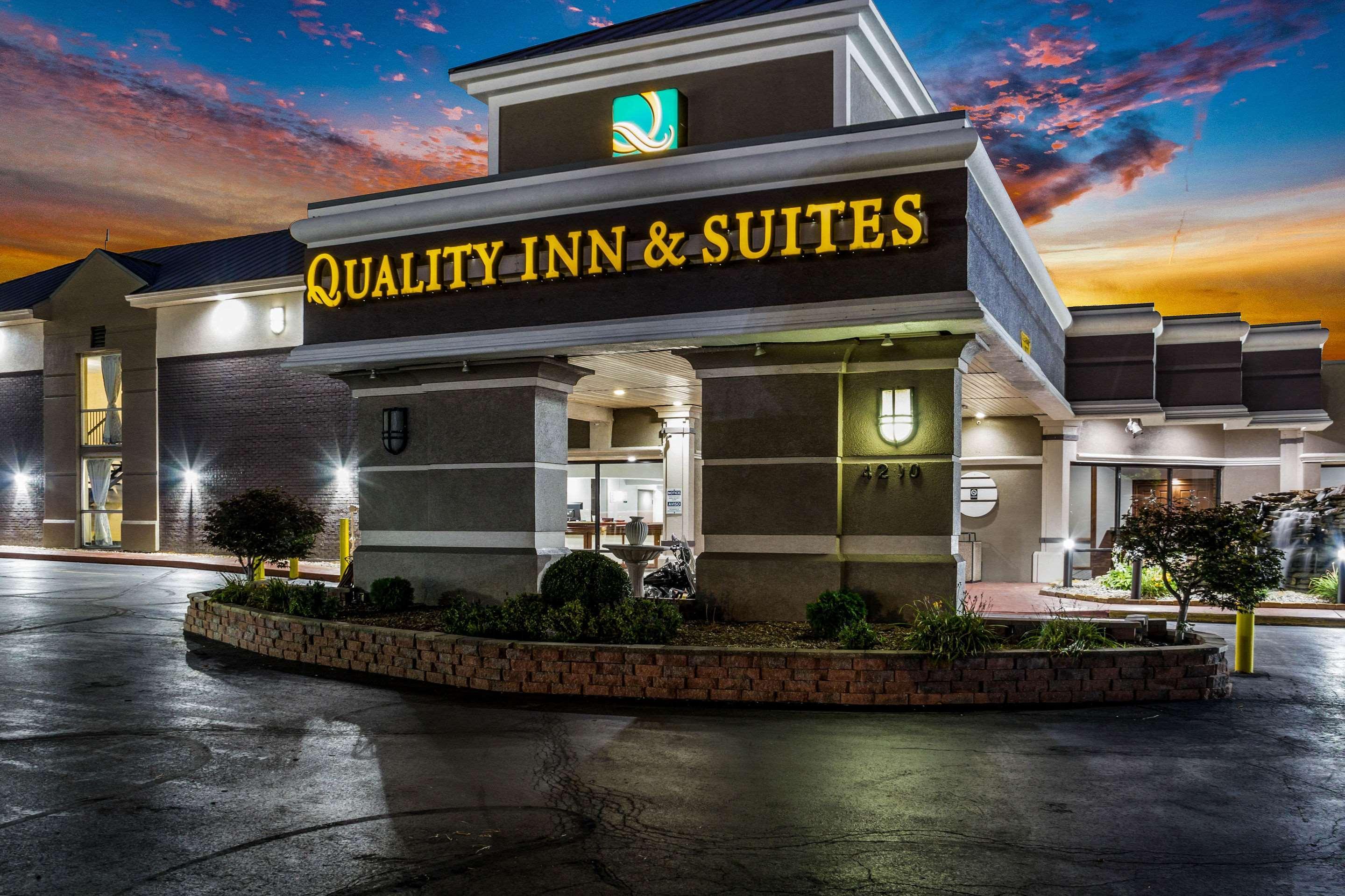 Quality Inn & Suites Kansas City - Independence I-70 East Buitenkant foto