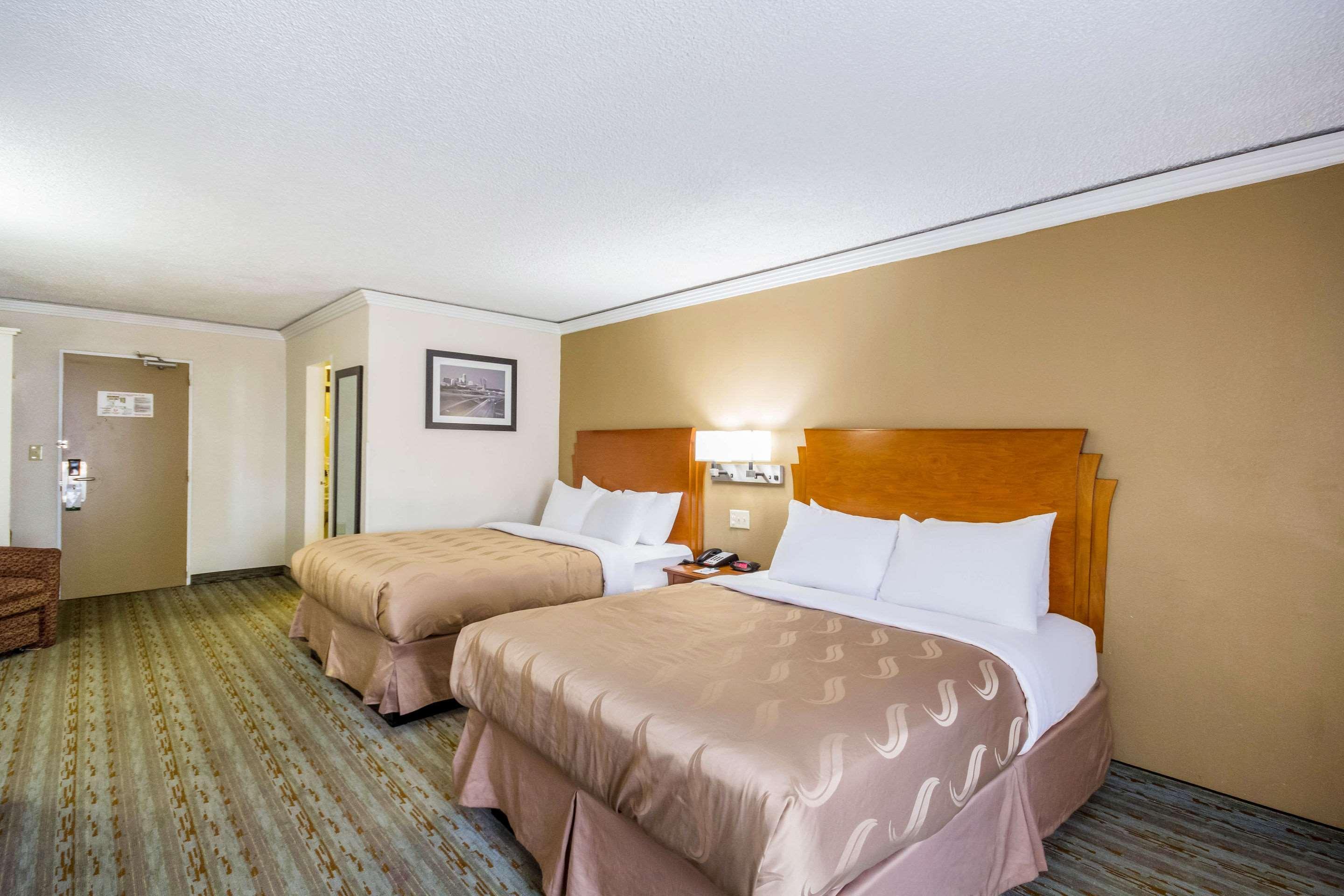 Quality Inn & Suites Kansas City - Independence I-70 East Buitenkant foto