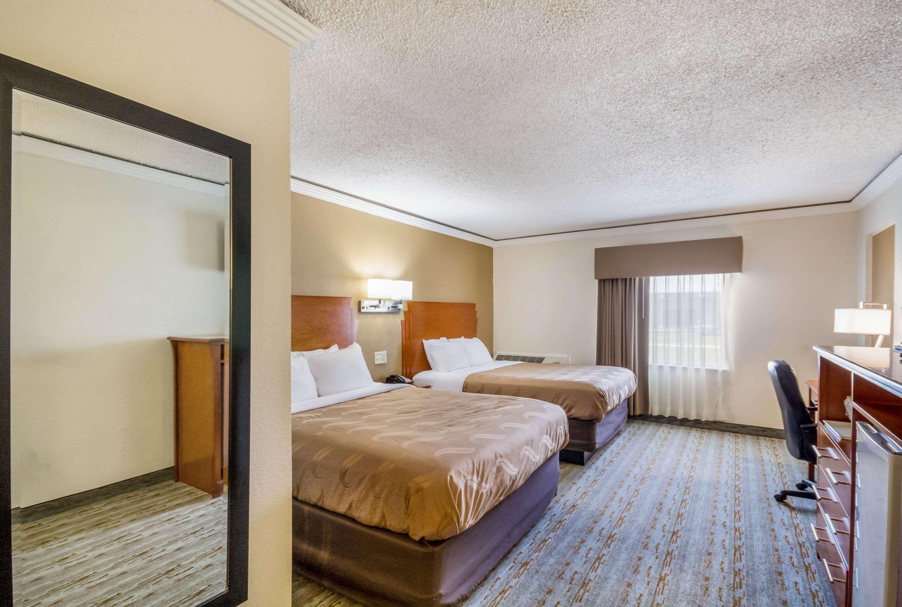Quality Inn & Suites Kansas City - Independence I-70 East Buitenkant foto
