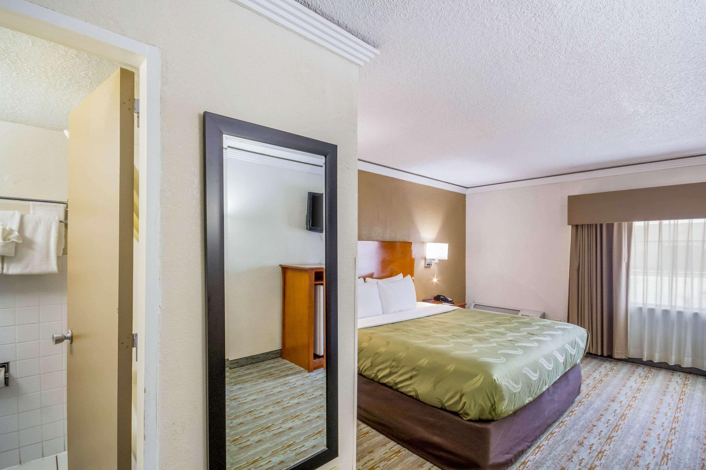 Quality Inn & Suites Kansas City - Independence I-70 East Buitenkant foto