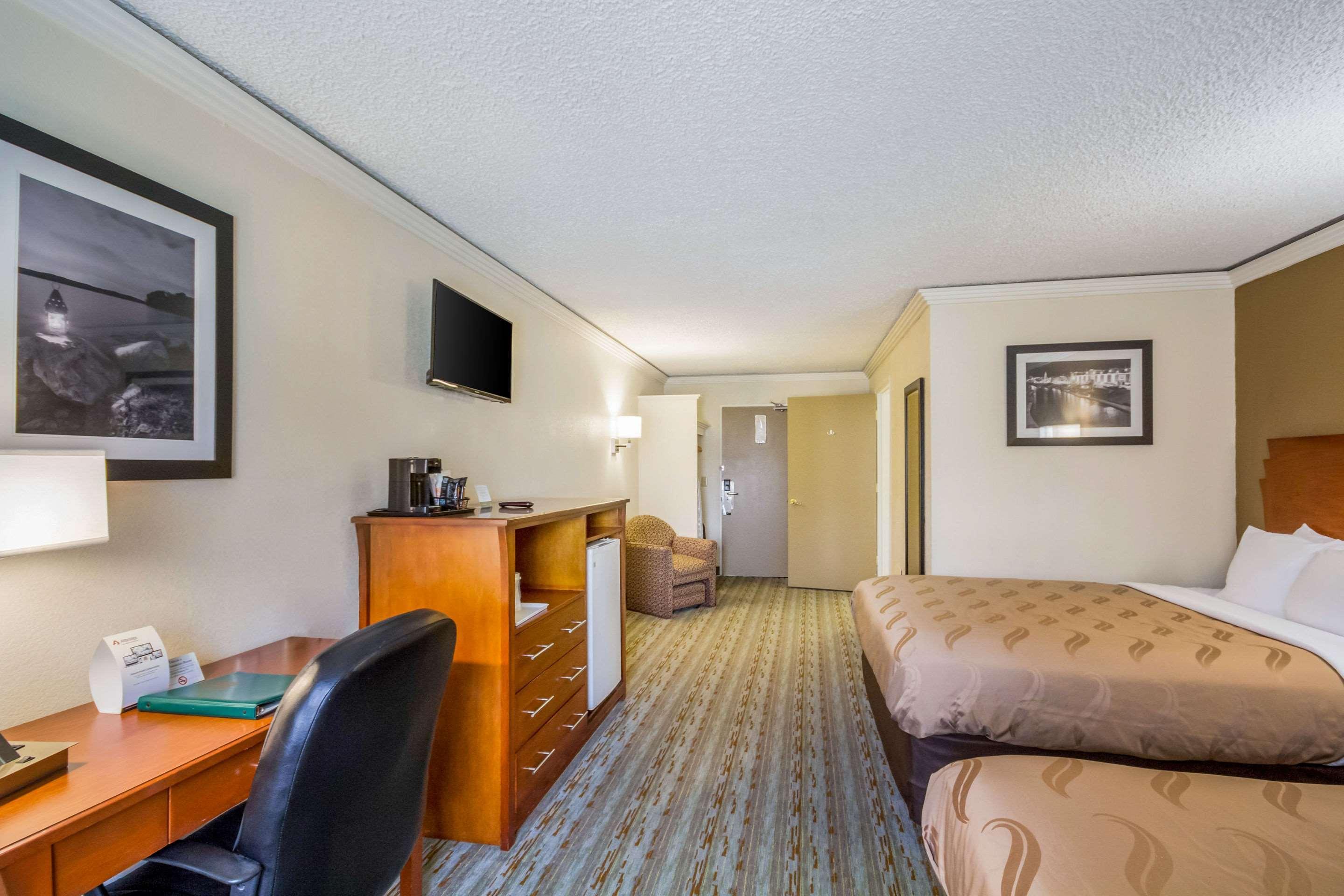 Quality Inn & Suites Kansas City - Independence I-70 East Buitenkant foto