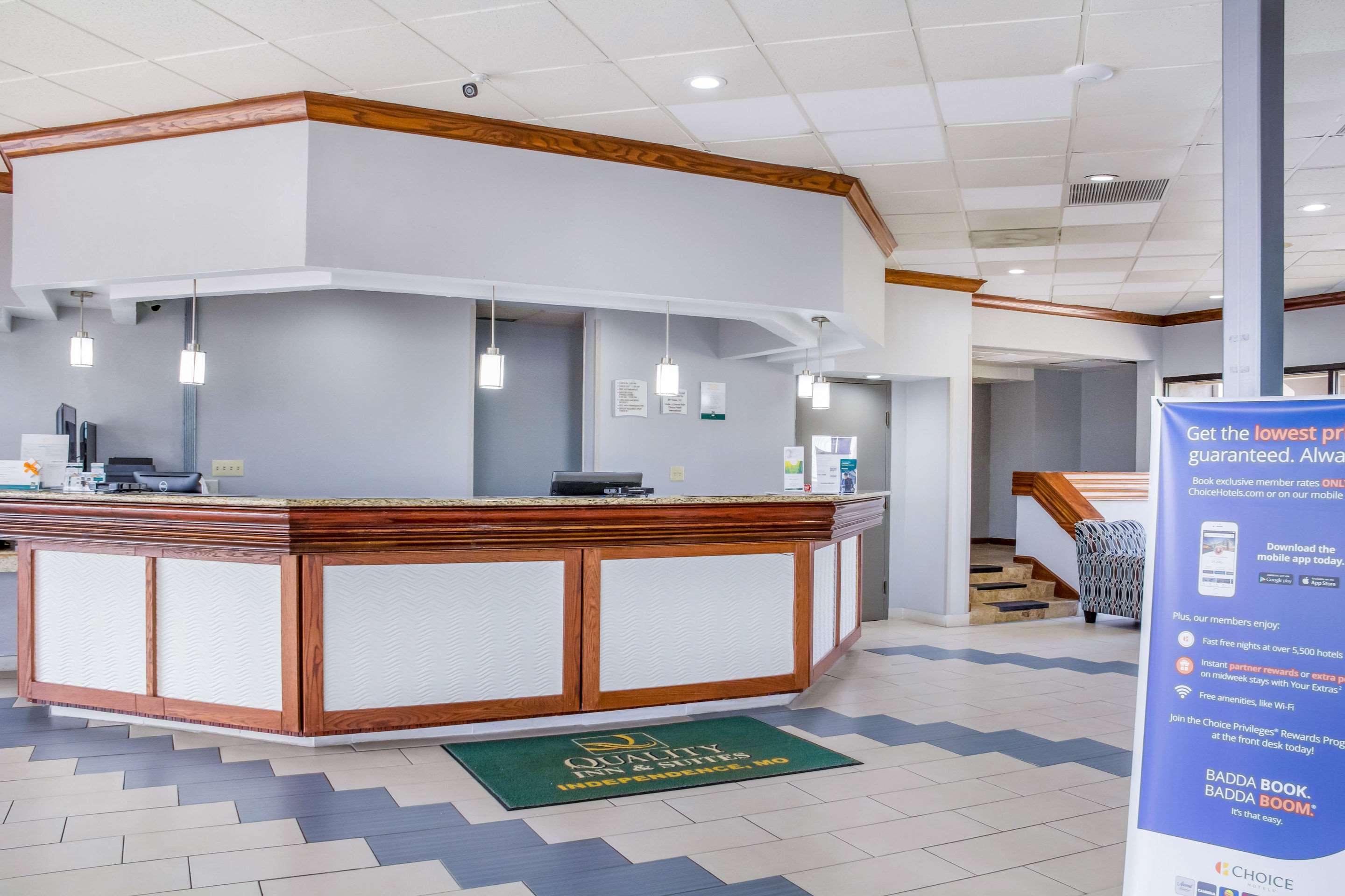 Quality Inn & Suites Kansas City - Independence I-70 East Buitenkant foto