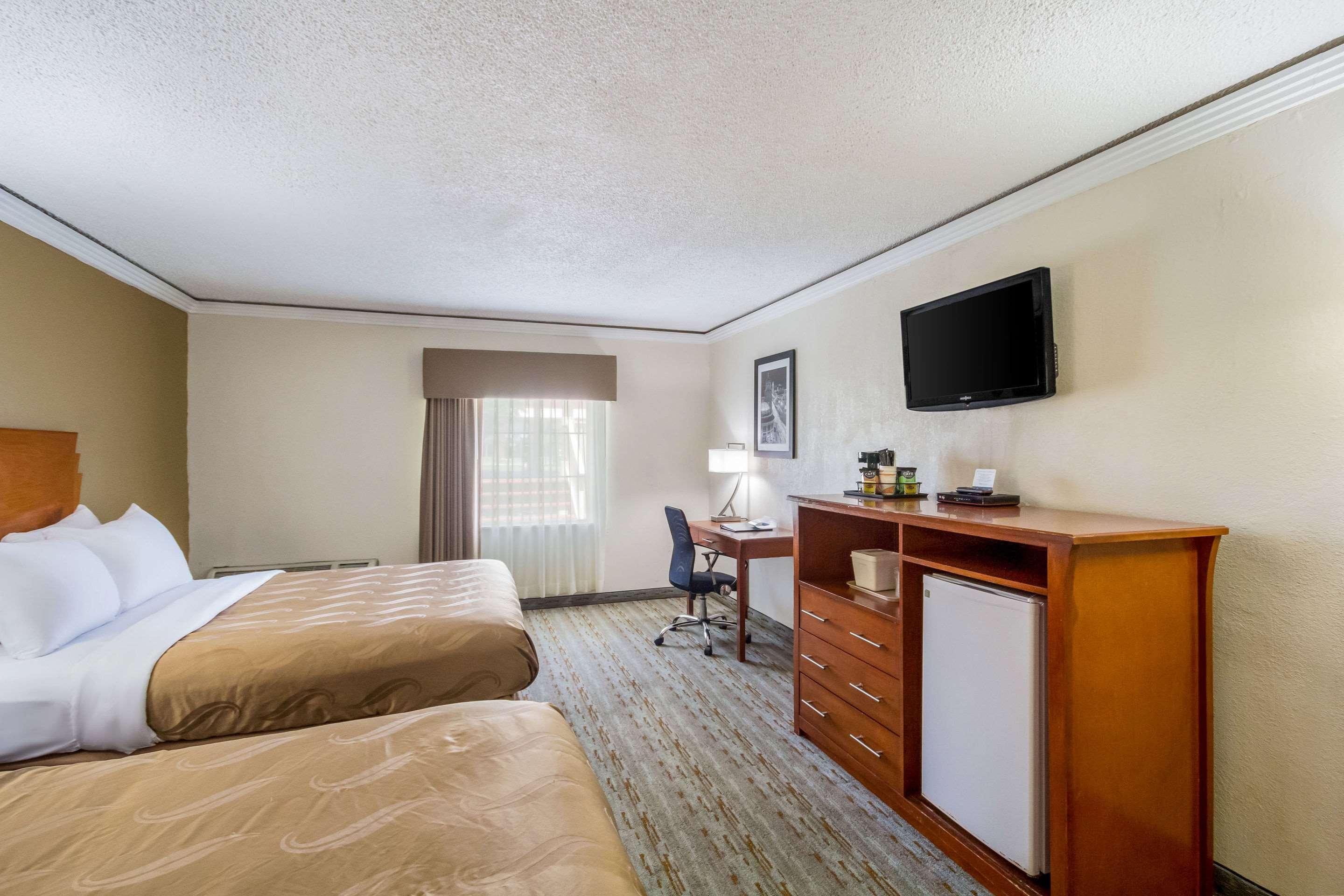 Quality Inn & Suites Kansas City - Independence I-70 East Buitenkant foto