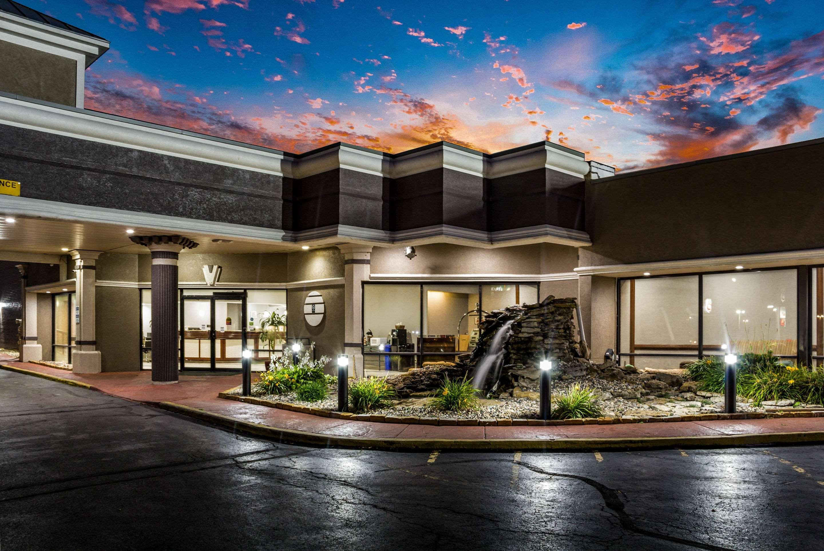 Quality Inn & Suites Kansas City - Independence I-70 East Buitenkant foto