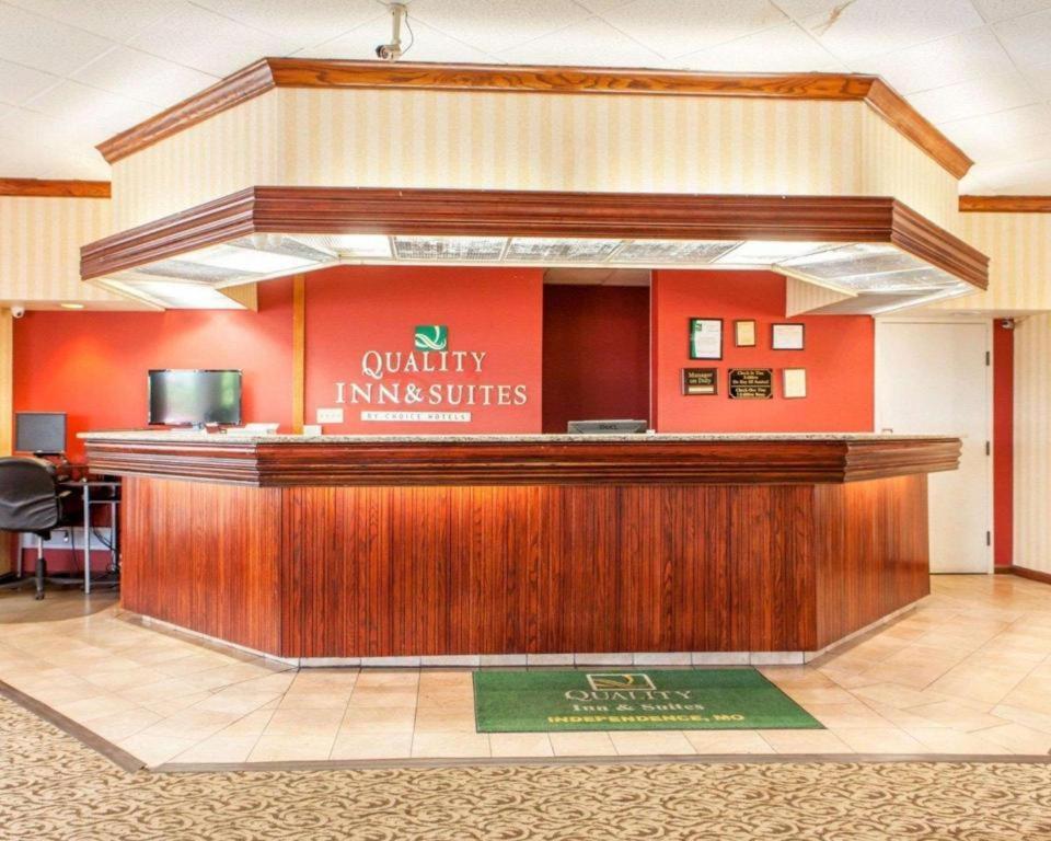 Quality Inn & Suites Kansas City - Independence I-70 East Buitenkant foto