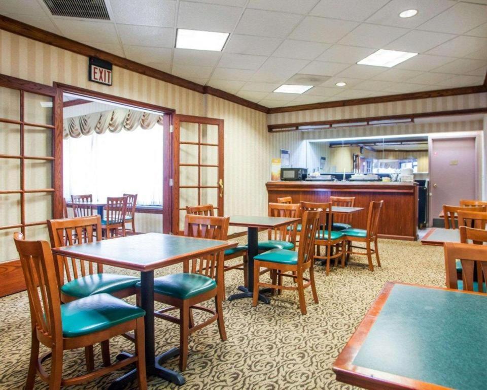 Quality Inn & Suites Kansas City - Independence I-70 East Buitenkant foto