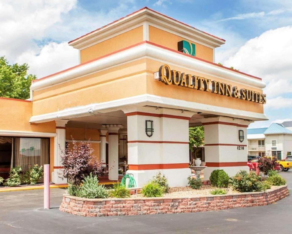 Quality Inn & Suites Kansas City - Independence I-70 East Buitenkant foto