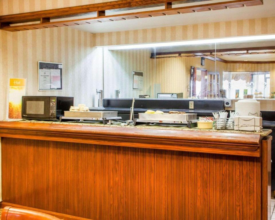 Quality Inn & Suites Kansas City - Independence I-70 East Buitenkant foto