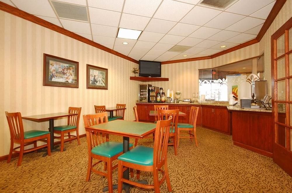 Quality Inn & Suites Kansas City - Independence I-70 East Buitenkant foto