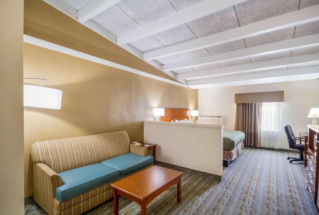 Quality Inn & Suites Kansas City - Independence I-70 East Buitenkant foto